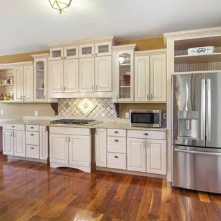 Hey LivCo! We made it to the weekend again! Click the link in my bio for a list of local Open Houses taking place this