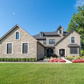 I love the curb appeal of this home...I could get used to that shower in the master too! ⁠
⁠
Check it out with the link