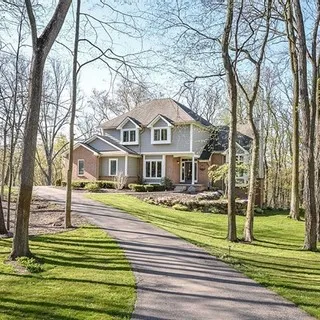 Are you curious what your #home might be worth? ⁠
⁠
Click the link in my Bio for a #fast, #free, home #value