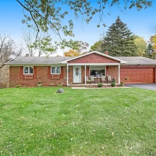 ℂ𝕠𝕞𝕚𝕟𝕘 𝕊𝕠𝕠𝕟!⁠
Beautiful Ranch Home On Gale Lake! ⁠
3 Bed | 2.5 Bath | 2 Car ⁠
Canal front #home, updated and